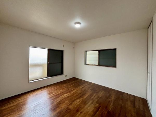 高石市千代田3丁目　中古戸建 内観写真（リビング以外の居室）
