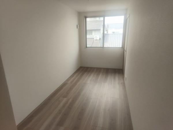 京都市右京区梅津中村町　中古戸建 内観写真（リビング以外の居室）
