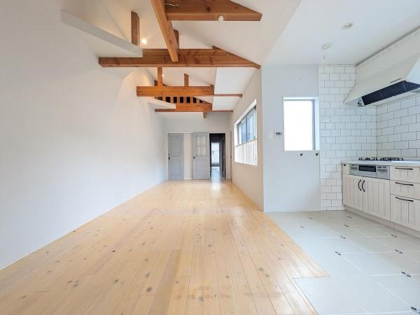 京都市中京区猪熊通蛸薬師下る下瓦町　中古戸建 内観写真（リビング）