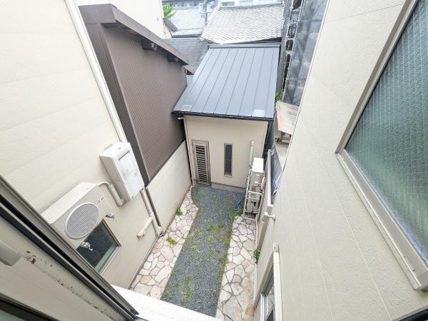 京都市中京区猪熊通蛸薬師下る下瓦町　中古戸建 現地写真（庭）
