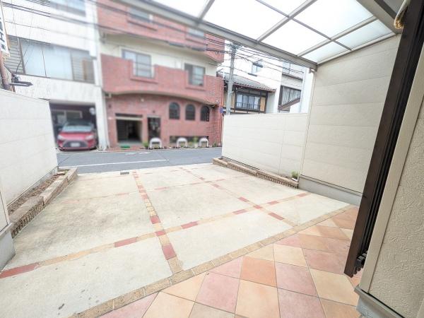 京都市中京区猪熊通蛸薬師下る下瓦町　中古戸建 現地写真（駐車場）