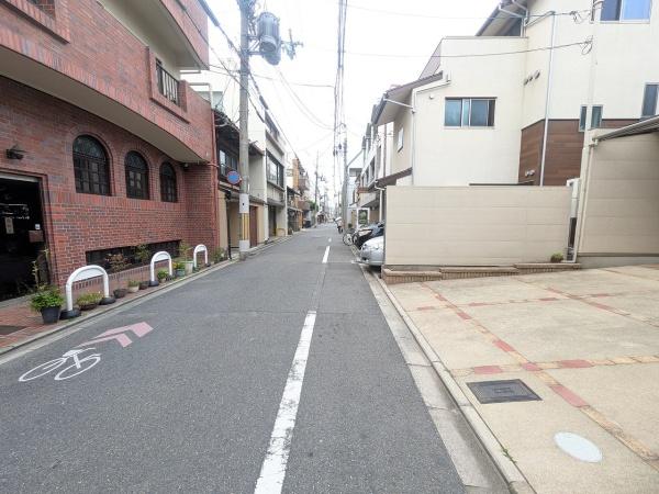 京都市中京区猪熊通蛸薬師下る下瓦町　中古戸建 現地写真（前面道路含む現地写真）
