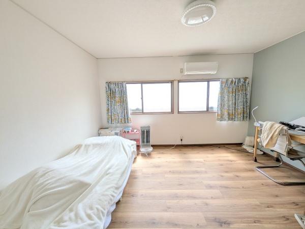 京都市中京区西ノ京冷泉町　中古戸建 内観写真（リビング以外の居室）