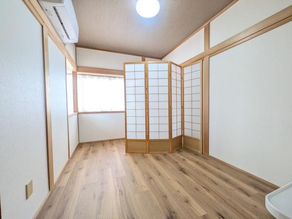 京都市中京区西ノ京冷泉町　中古戸建 内観写真（リビング以外の居室）