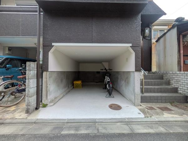 京都市中京区西ノ京冷泉町　中古戸建 現地写真（駐車場）