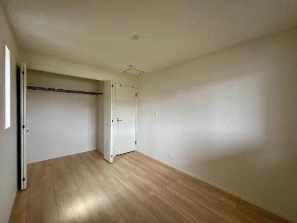 松原市上田8丁目3号棟　新築戸建 内観写真（リビング以外の居室）