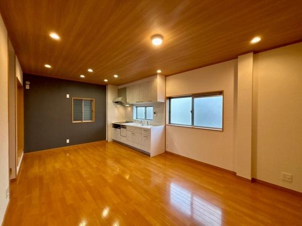 堺市堺区浅香山町1丁　中古戸建 内観写真（リビング）