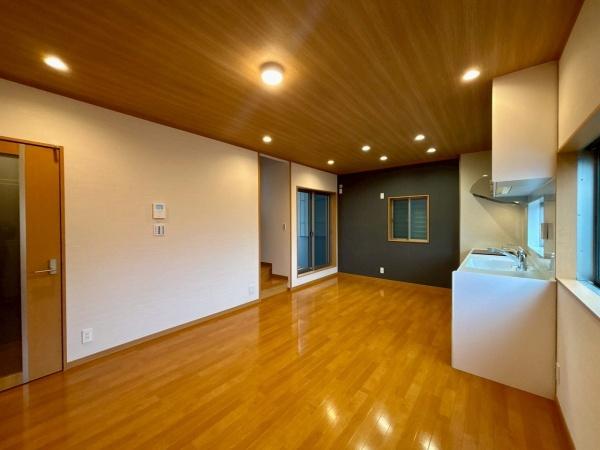 堺市堺区浅香山町1丁　中古戸建 内観写真（リビング）