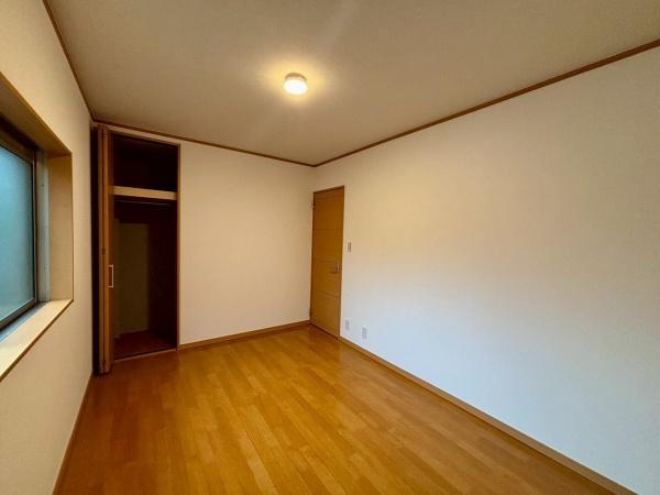 堺市堺区浅香山町1丁　中古戸建 内観写真（リビング以外の居室）