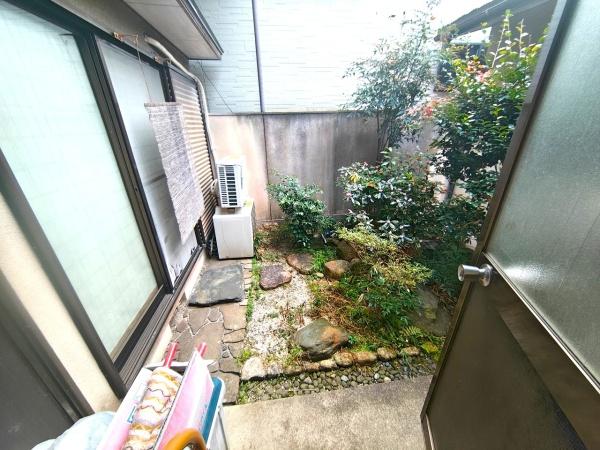 京都市北区鷹峯黒門町　中古戸建 現地写真（庭）