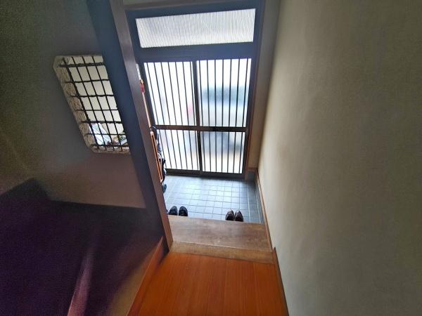 京都市北区鷹峯黒門町　中古戸建 現地写真（玄関）