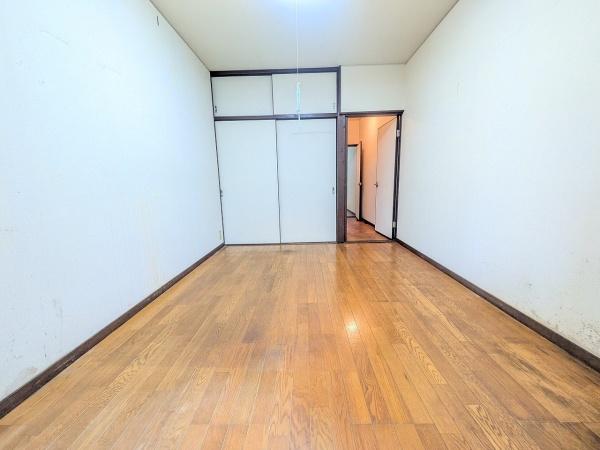 京都市左京区岡崎東福ノ川町　中古戸建 内観写真（リビング以外の居室）