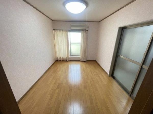 大阪市福島区海老江1丁目　中古戸建 内観写真（リビング以外の居室）