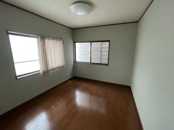 大阪市福島区海老江1丁目　中古戸建 内観写真（リビング以外の居室）