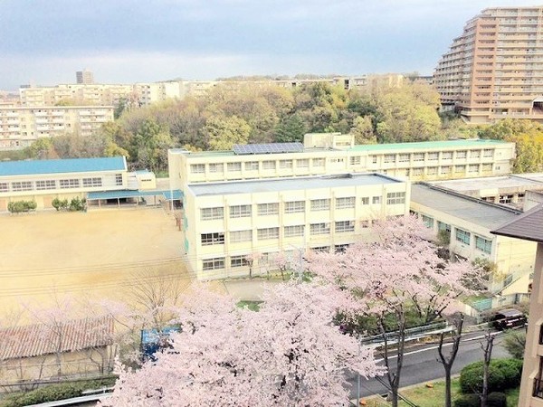 泉北茶山台第一次住宅１１号棟 小学校