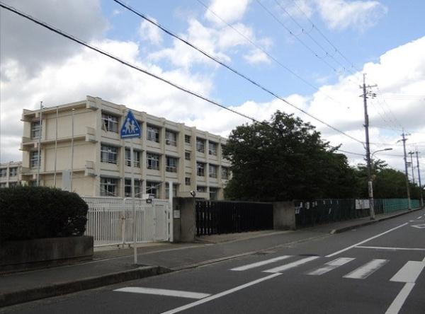 羽曳野市羽曳が丘西5丁目B号棟　新築戸建 小学校