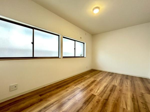 大阪市西成区松3丁目　中古戸建 内観写真（リビング以外の居室）
