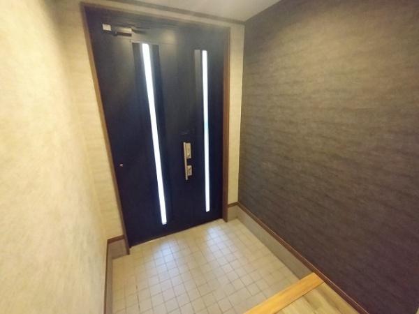 大阪市西淀川区御幣島4丁目　中古戸建 現地写真（玄関）