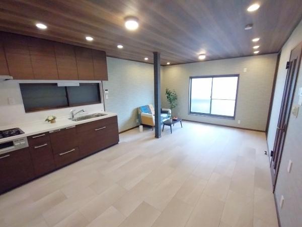大阪市西淀川区御幣島4丁目　中古戸建 内観写真（リビング）