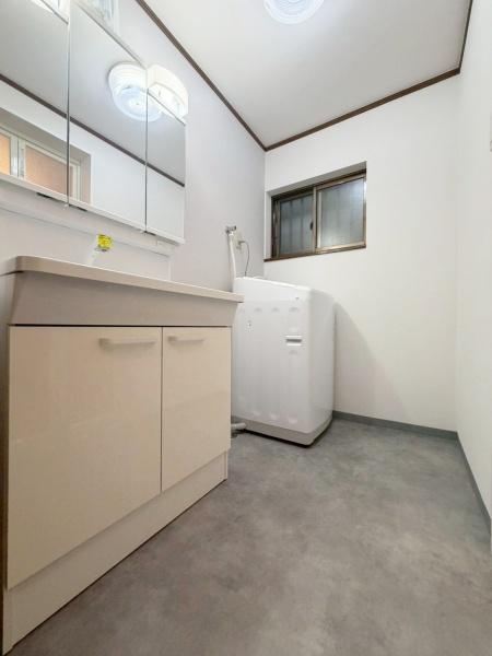 大阪市生野区中川西1丁目　中古戸建 内観写真（洗面台・洗面所）