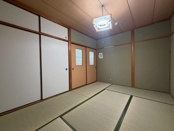 大阪市生野区中川西1丁目　中古戸建 内観写真（リビング以外の居室）