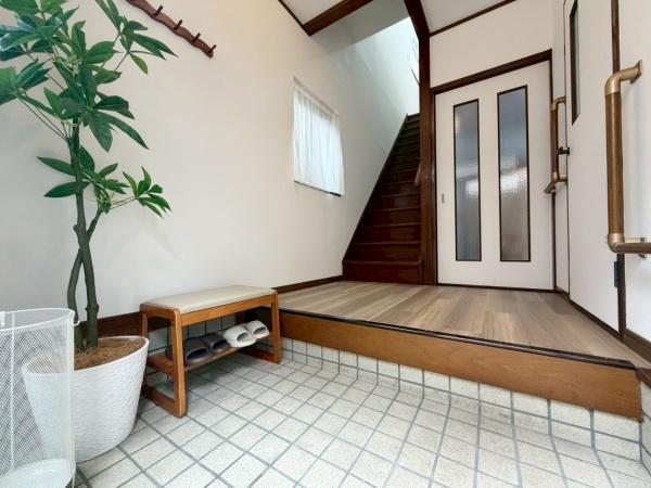 大阪市生野区中川西1丁目　中古戸建 現地写真（玄関）
