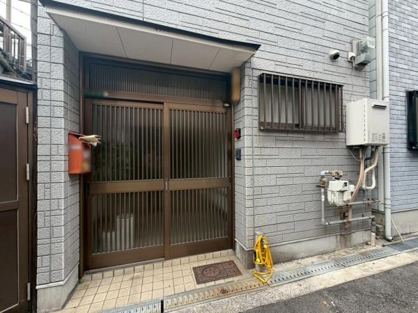 大阪市生野区中川西1丁目　中古戸建 現地写真（玄関）