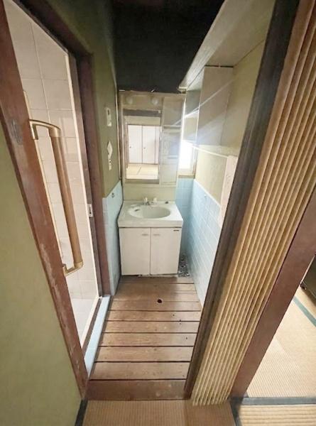 伊丹市美鈴町3丁目　中古戸建 内観写真（洗面台・洗面所）