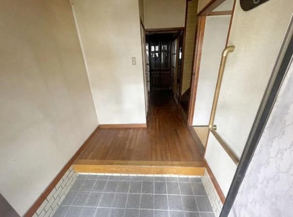 伊丹市美鈴町3丁目　中古戸建 現地写真（玄関）