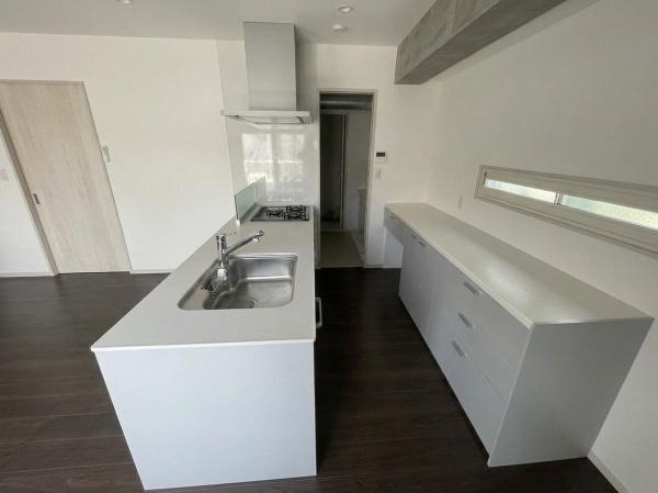 伊丹市緑ヶ丘5丁目　中古戸建 内観写真（キッチン）