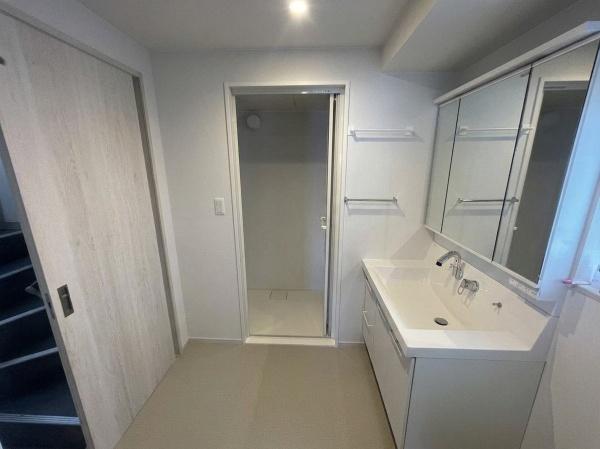 伊丹市緑ヶ丘5丁目　中古戸建 内観写真（洗面台・洗面所）