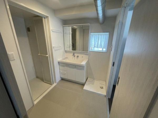 伊丹市緑ヶ丘5丁目　中古戸建 内観写真（洗面台・洗面所）