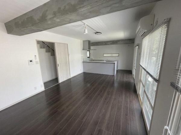 伊丹市緑ヶ丘5丁目　中古戸建 内観写真（リビング）