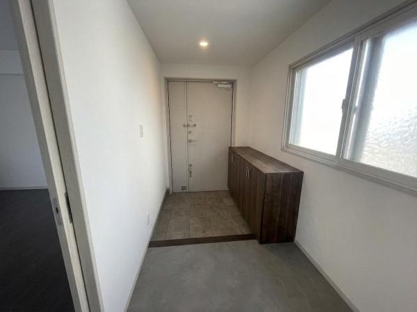 伊丹市緑ヶ丘5丁目　中古戸建 現地写真（玄関）