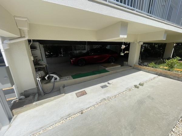 伊丹市緑ヶ丘5丁目　中古戸建 現地写真（駐車場）