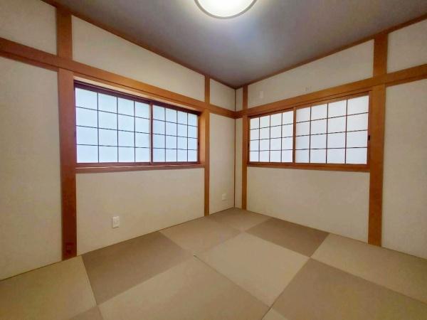 大阪市平野区長吉出戸2丁目　中古戸建 内観写真（リビング以外の居室）