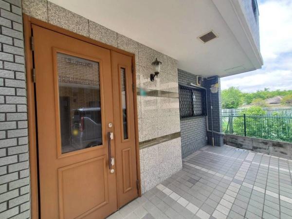 大阪市平野区長吉出戸2丁目　中古戸建 現地写真（玄関）