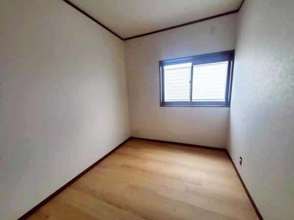 大阪市平野区平野上町2丁目　中古戸建 内観写真（リビング以外の居室）