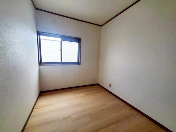 大阪市平野区平野上町2丁目　中古戸建 内観写真（リビング以外の居室）