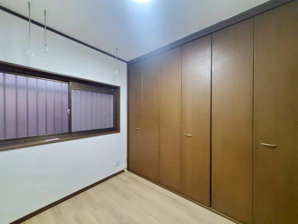 大阪市平野区平野上町2丁目　中古戸建 内観写真（リビング以外の居室）