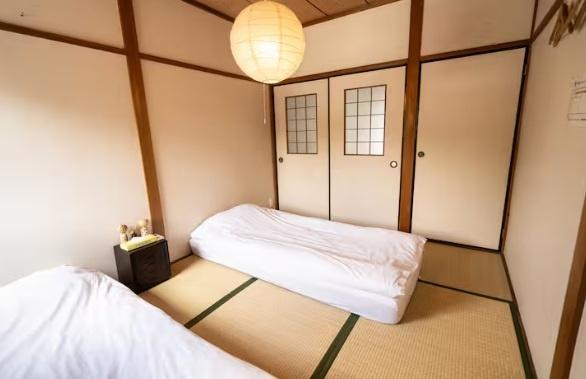 京都市東山区本瓦町　中古戸建 内観写真（リビング以外の居室）
