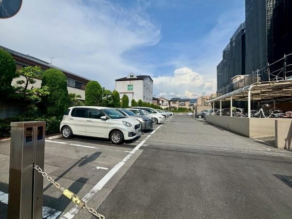 イトーピア泉北深井 共用部写真（駐車場）