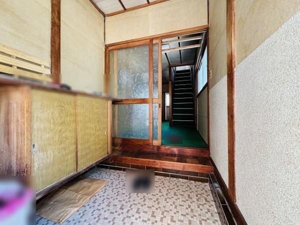 大阪市生野区桃谷2丁目　中古テラスハウス 現地写真（玄関）