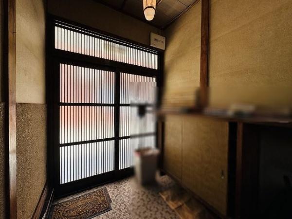 大阪市生野区桃谷2丁目　中古テラスハウス 現地写真（玄関）