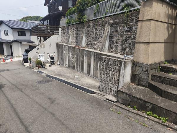 京都市伏見区深草願成町　中古戸建 現地写真（駐車場）