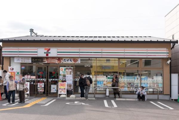 京都市伏見区深草願成町　中古戸建 コンビニ