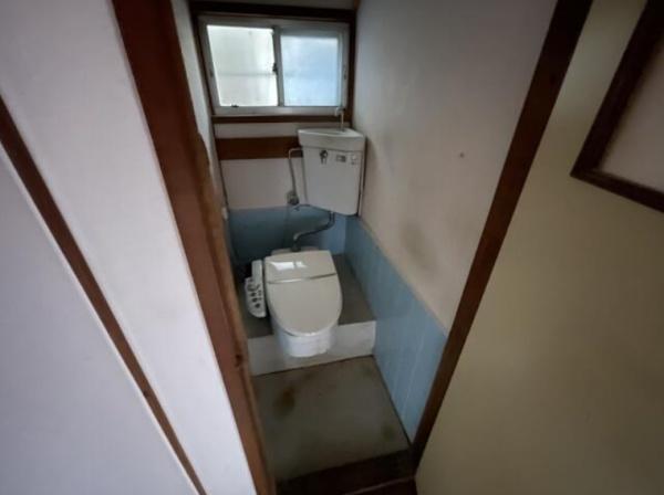 富田林市西板持町8丁目　中古戸建 内観写真（トイレ）