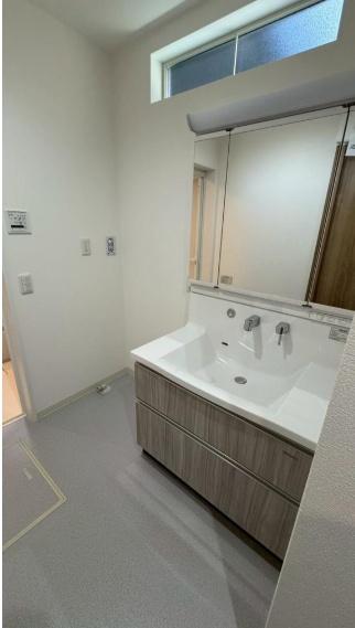 羽曳野市はびきの3丁目　中古戸建 内観写真（洗面台・洗面所）