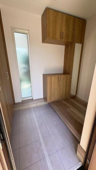 羽曳野市はびきの3丁目　中古戸建 現地写真（玄関）
