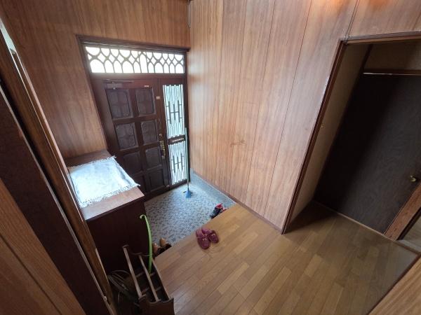 堺市北区野遠町　中古戸建 現地写真（玄関）